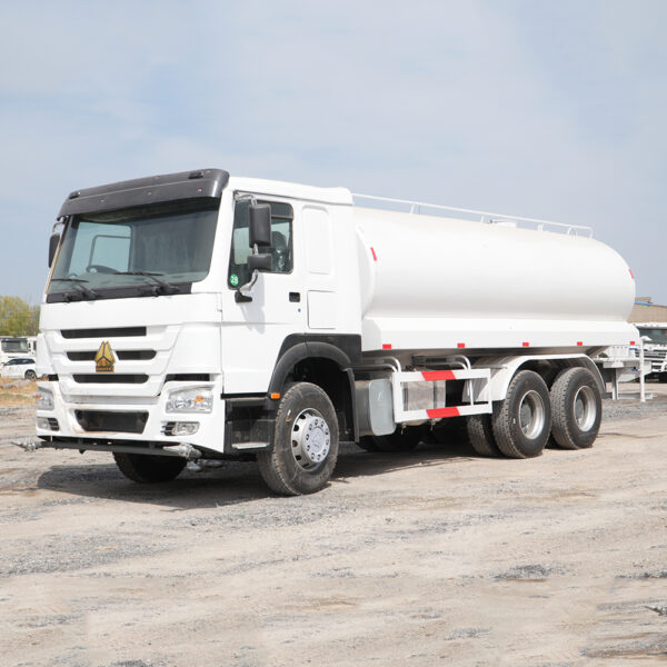 10 Wheels 371 Horse Power 30ltrs Water Sprinkling Tanker Truck